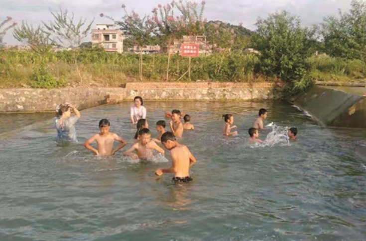 暑假期间，孩子戏水，如何能不再让人担忧？