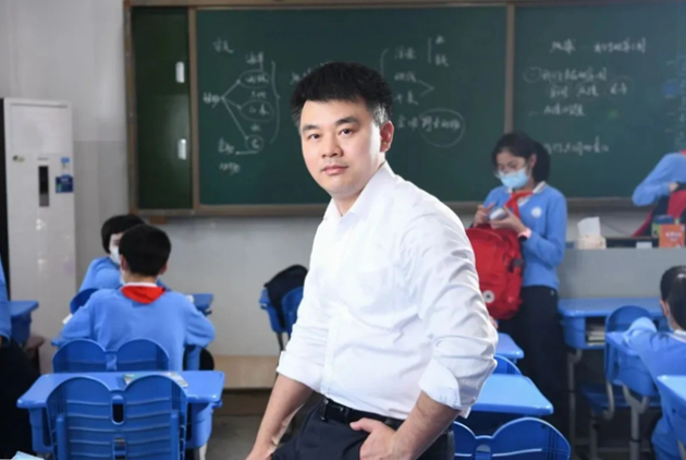 校长说“双减”|长沙麓山国际实验小学校长黄斌：让学生不再成为学习机器，家长不做“家庭教师”