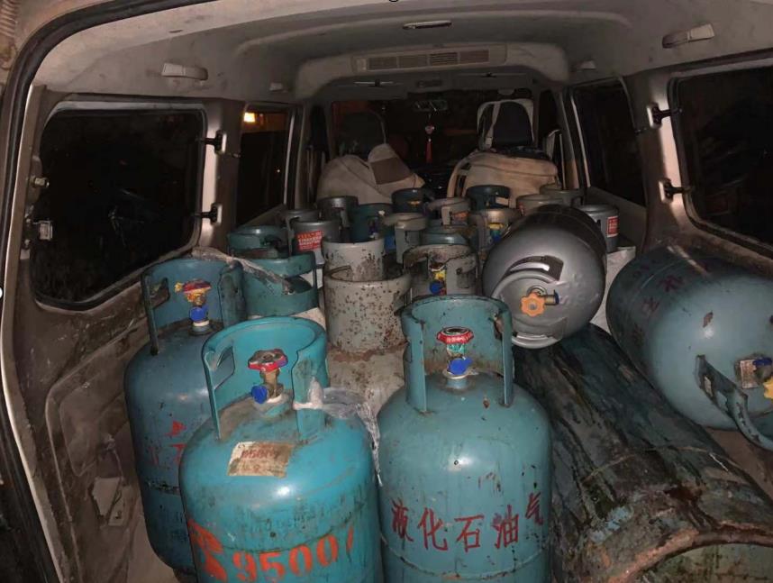 非法载运瓶装液化气,赫山交通运输部门:查你没商量!