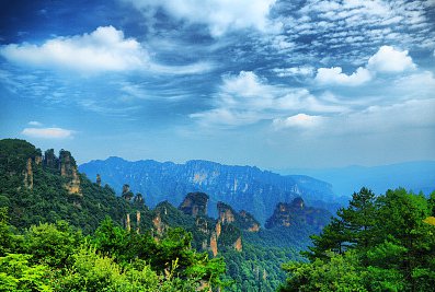 张家界三大景区8月27日恢复开放，所有A级景区半价惠游客