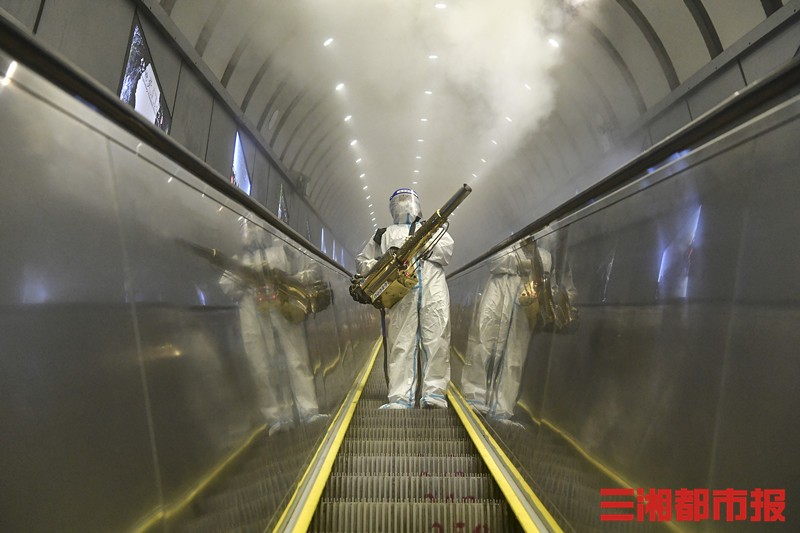 张家界天门山：景区消杀，为开园做准备