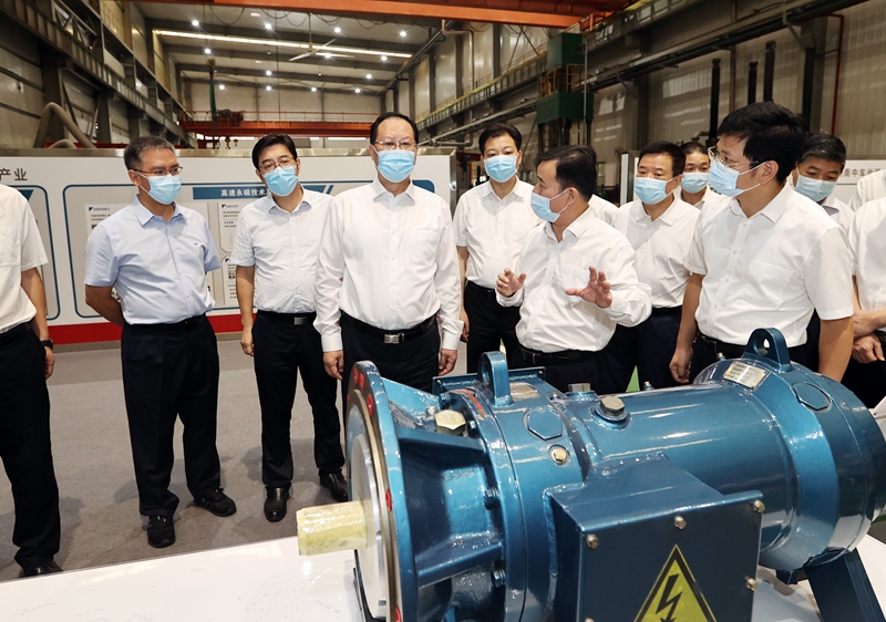 毛伟明在株洲调研先进轨道交通装备产业集群发展