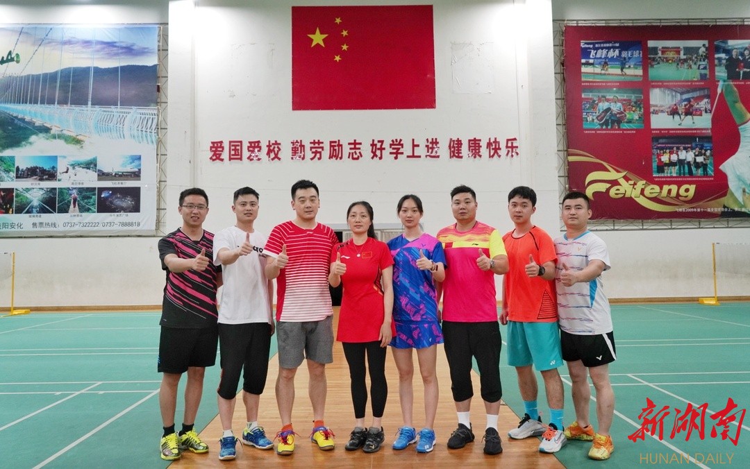 益阳羽校朝气蓬勃的教练团队,平均年龄33岁。曹允 摄 益阳羽校朝气蓬勃的教练团队,平均年龄33岁。曹允 摄
