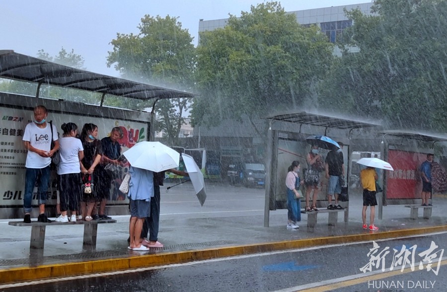 狂风暴雨突袭长沙