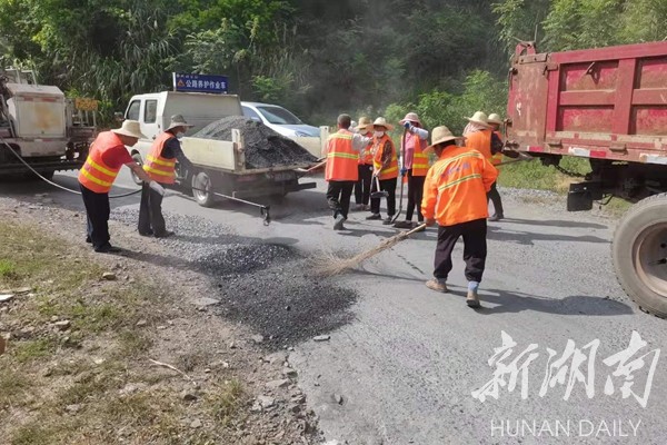 双牌：公路养护不停歇 守护群众出行路