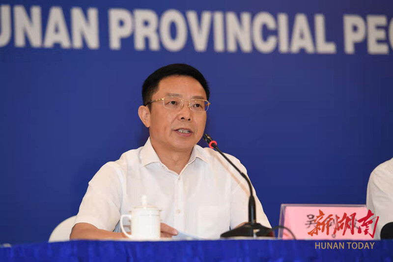 湖南省林业局党组成员,副局长吴剑波发布新闻.直播员09-06 15:33