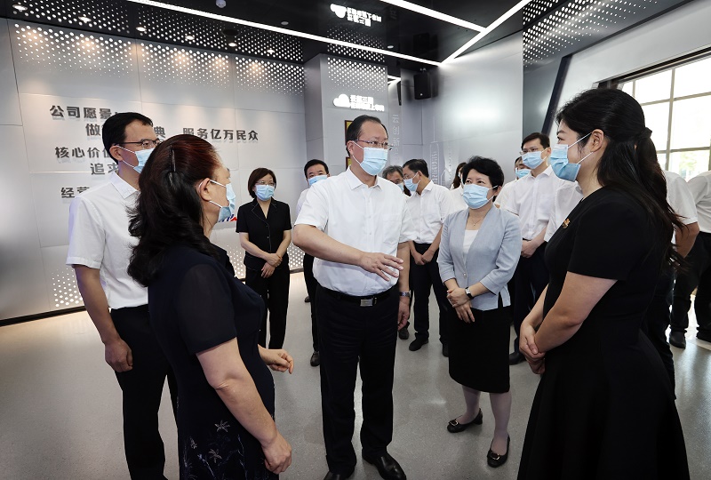 毛伟明在岳麓山大科城和湘江新区调研