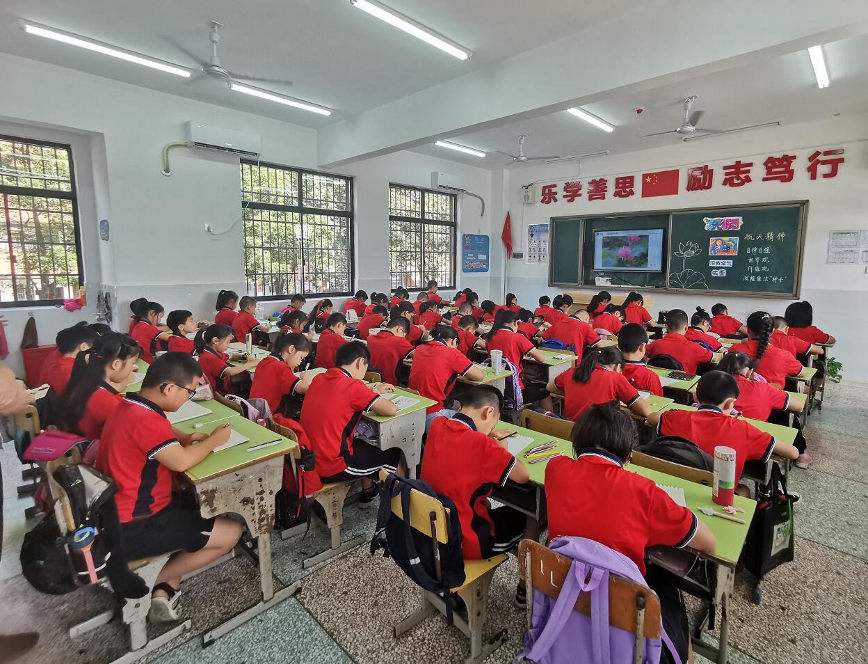 明礼知孝廉，清风润心田——岳阳市首个“清廉学校”听课记