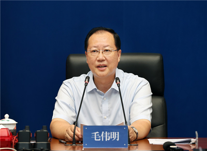 毛伟明检查调度中秋节全省值班值守工作：确保全省大局平安祥和稳定有序