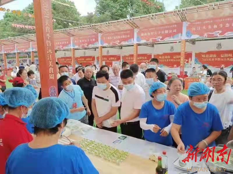“味道湖南”益阳味道美食季暨沅江美食周吸引了不少游客。王璐 摄 “味道湖南”益阳味道美食季暨沅江美食周吸引了不少游客。王璐 摄