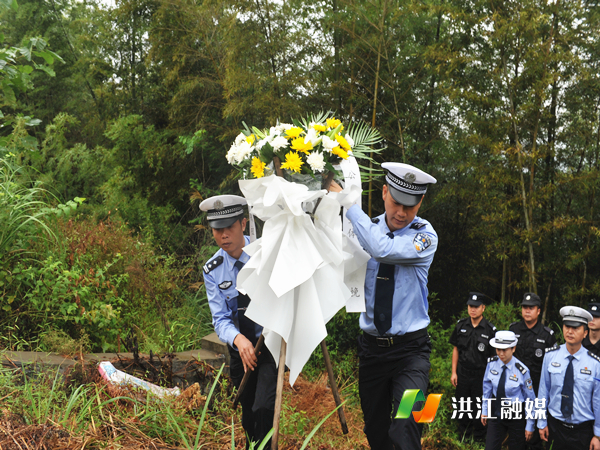 洪江市公安局：烈士纪念日，我们又来看你了，战友！