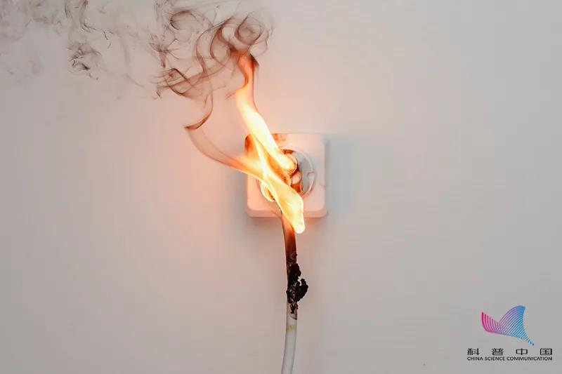 这些火灾千万不能用水扑灭！很多人都不知道……
