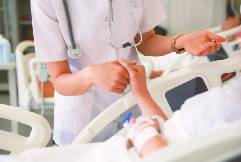 当心！剩饭没热透或引发脑炎，鼻炎也可引起脑炎