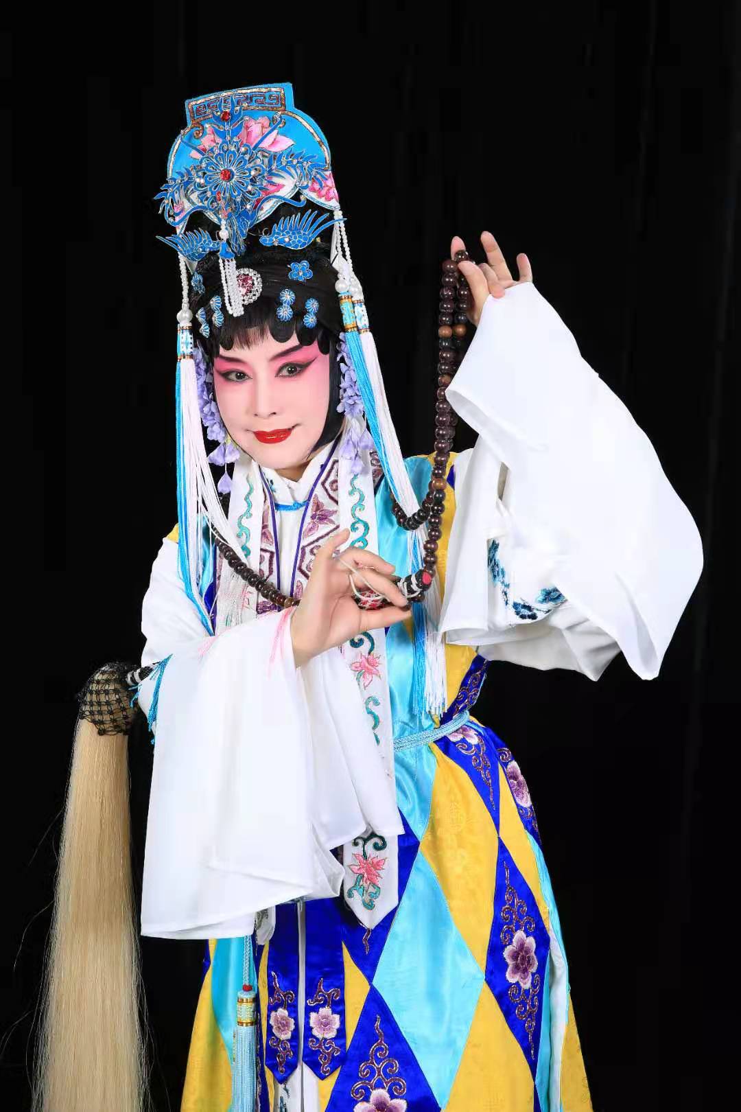 艺苑风采贺小汉饰演双下山之小尼姑