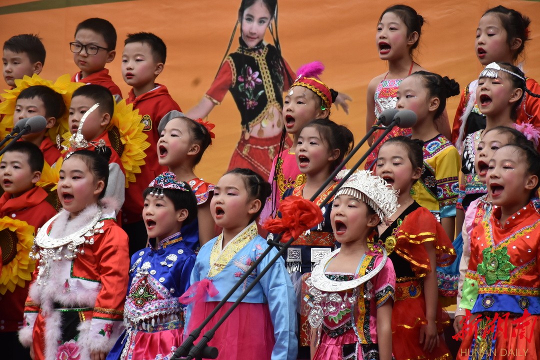 会同县一完小举行民族团结童心向党合唱比赛