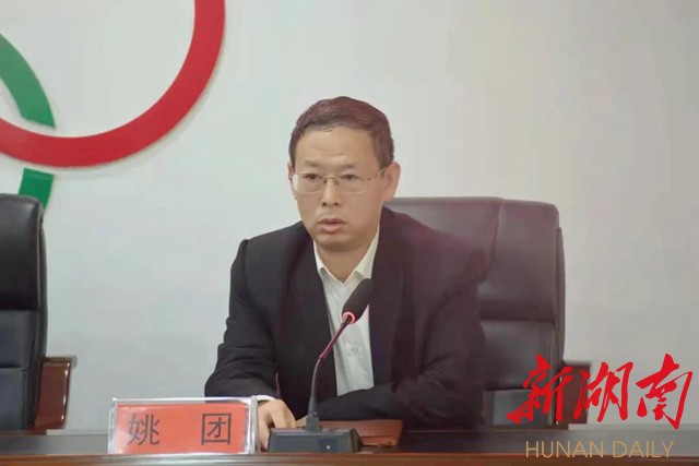 莫文华指出,这次主要领导的调整,是怀化市委经过通盘考虑,反复沟通