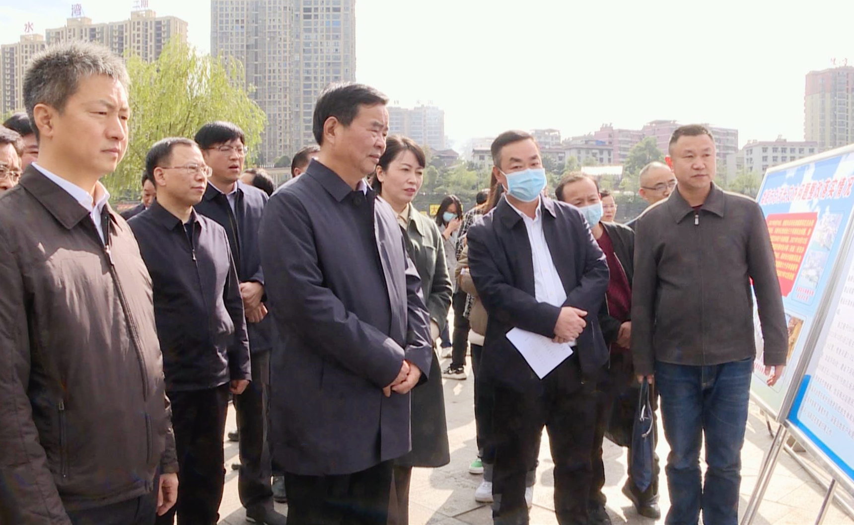 副省長何報(bào)翔來冷水江開展資水巡河 推進(jìn)保護(hù)治理 全力打造“人與自然和諧共生”的生態(tài)環(huán)境