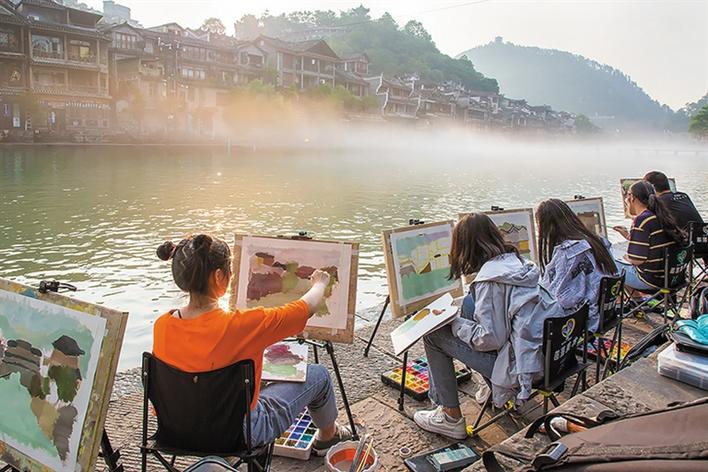 画师笔下的凤凰古城 韦志伍 摄