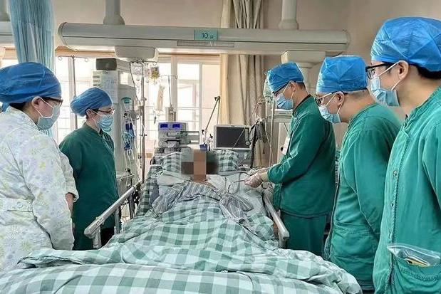 宁波出现浙江本轮疫情首个重症病例：52岁，除采样外未外出