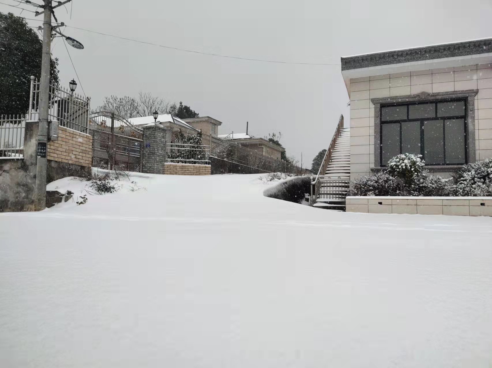 全省多地迎来降雪，雪地学企鹅走路更安全