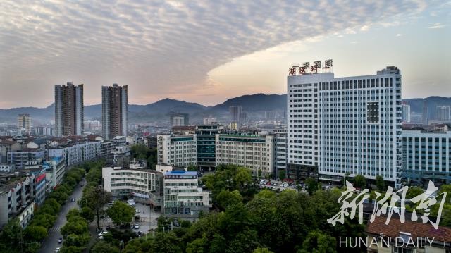 护士怎么数呼吸湖南日报丨一切为了患者——湖南医药学院第一附属医院推进高质量跨越式发展纪实_https://www.jmylbn.com_新闻资讯_第1张