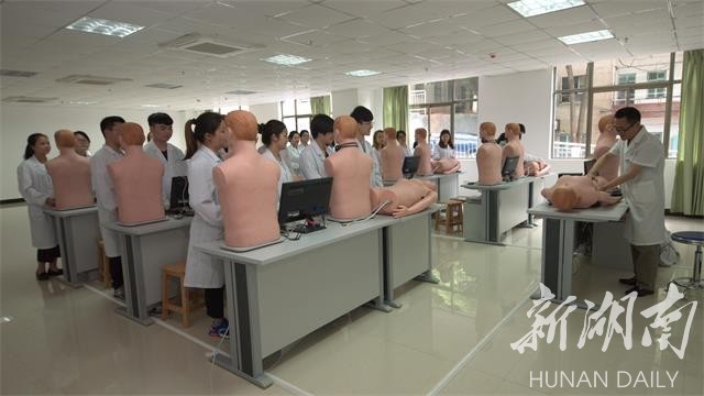 护士怎么数呼吸湖南日报丨一切为了患者——湖南医药学院第一附属医院推进高质量跨越式发展纪实_https://www.jmylbn.com_新闻资讯_第11张