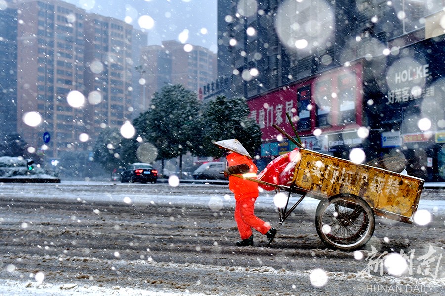 风雪中的坚守