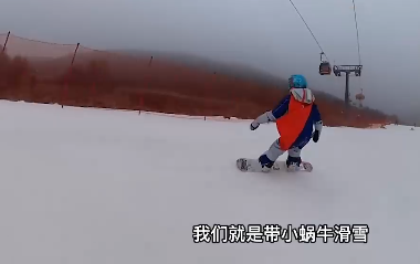厉害！7岁小朋友单板滑雪空中540度转体
