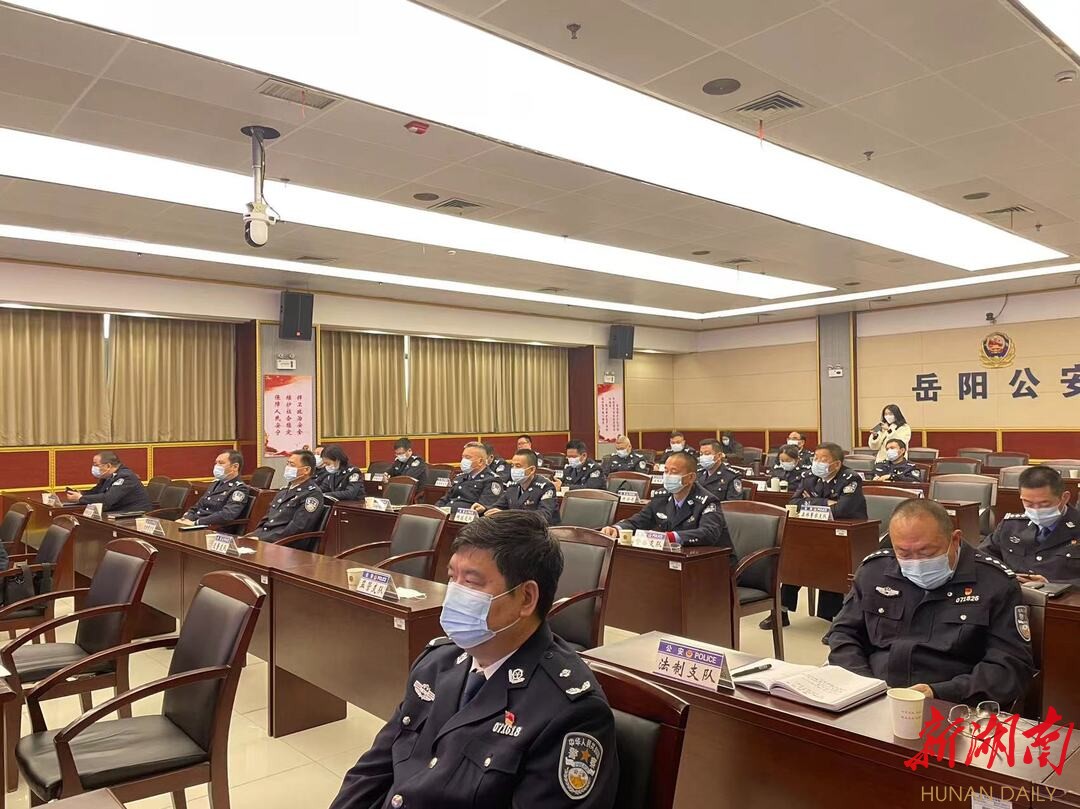 岳阳5000公安民警在岗过“警察节”