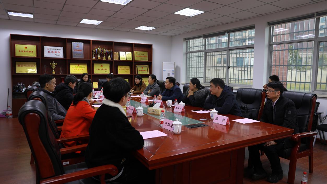 团省委书记李志超赴高校慰问团员青年