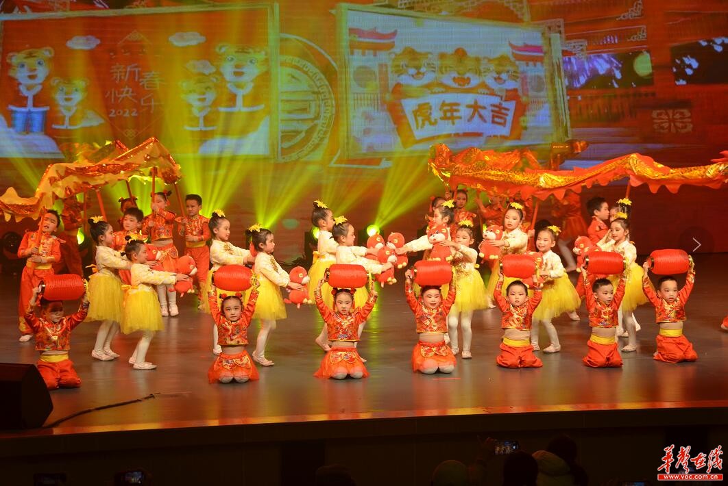 梨园小将闹新春湖南省第二届少儿戏曲春晚精彩上演