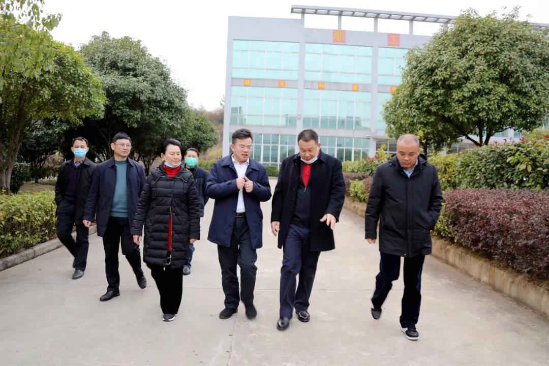 王洪灿深入园区重点企业走访调研