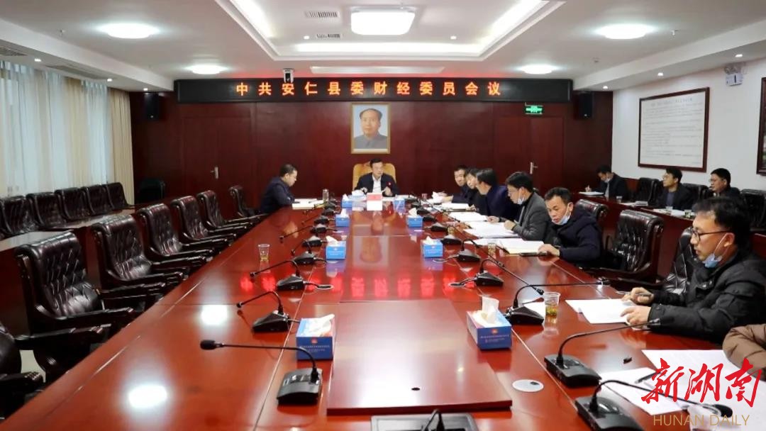 王洪灿主持召开县委财经委员会2022年第一次会议