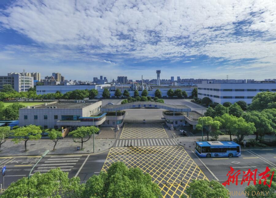 蓝思科技是园区电子信息的龙头企业之一.