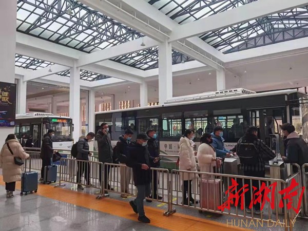 高铁观光游深受欢迎 高铁观光游深受欢迎