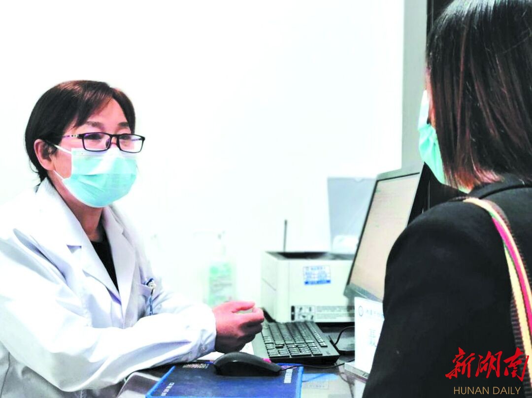 湘潭市妇幼保健院妇女保健部主任、主任医师聂晓辉为更年期妇女释疑解惑 湘潭市妇幼保健院妇女保健部主任、主任医师聂晓辉为更年期妇女释疑解惑
