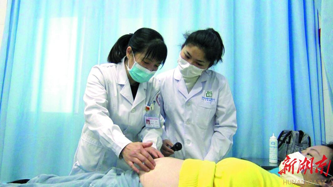 湘潭市妇幼保健院孕产保健部主任、主任医师谢辉到基层指导妇幼专干进行高危筛查 湘潭市妇幼保健院孕产保健部主任、主任医师谢辉到基层指导妇幼专干进行高危筛查