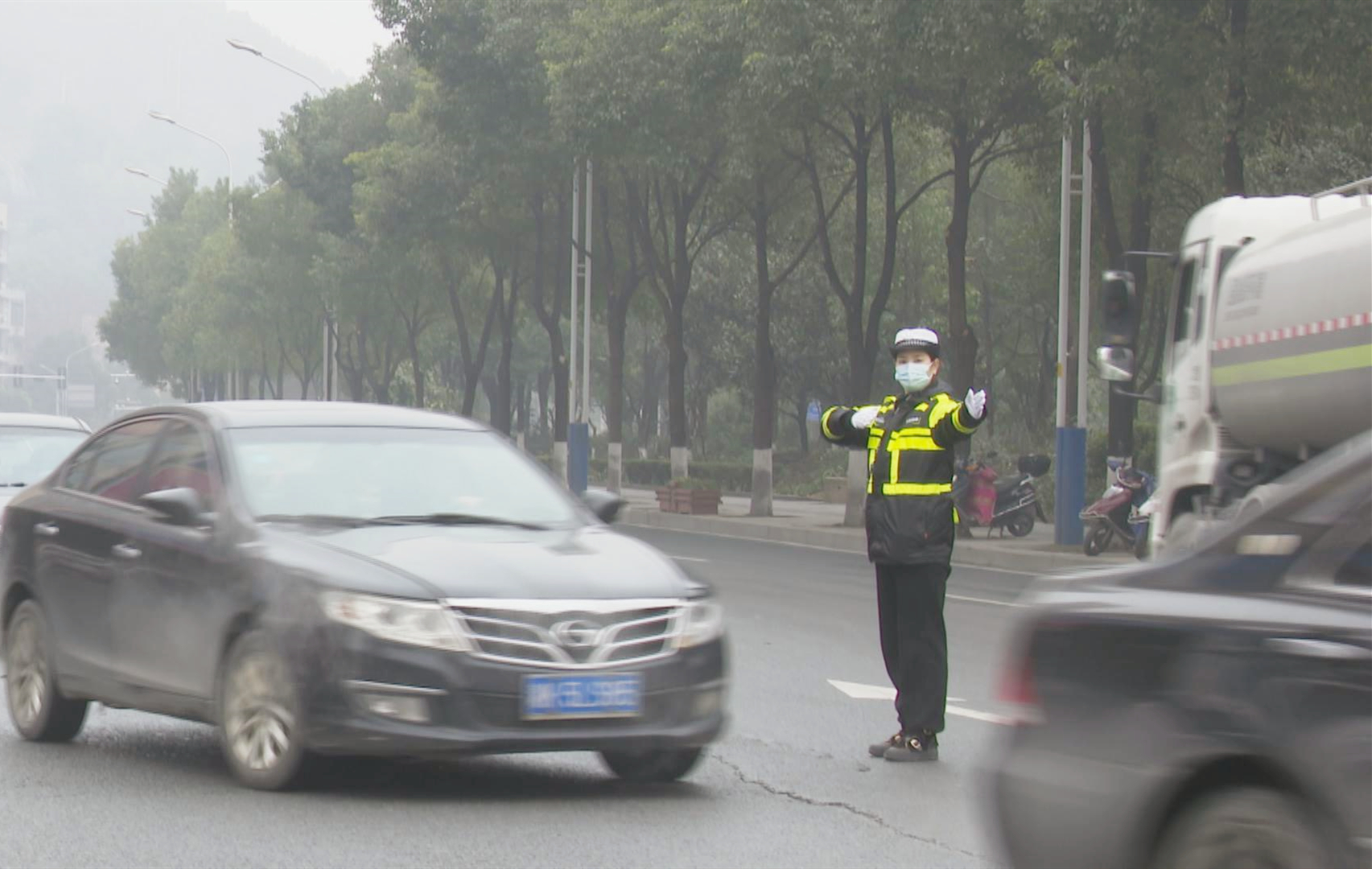 新春走基層·交警 | “熒光綠”點亮城市路標 彰顯最美“警色”