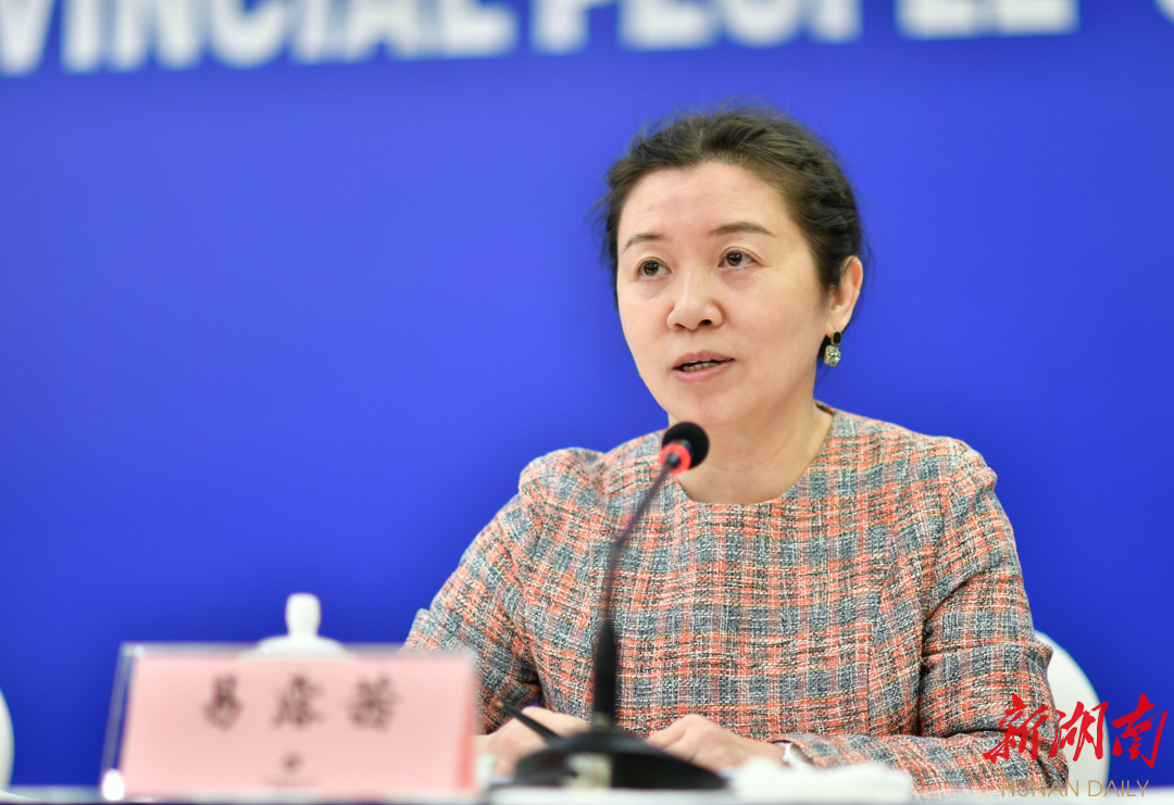 省卫健委副主任易露茜介绍,在新规划中,提出了"妇女全生命周期享有