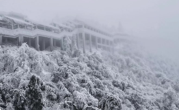看雪不必去北方 冰清玉洁衡山上