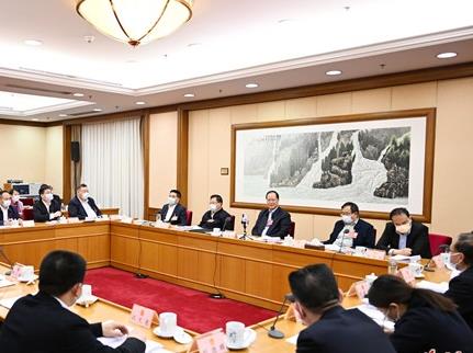 湖南代表团举行分组会议 张庆伟毛伟明等参加讨论