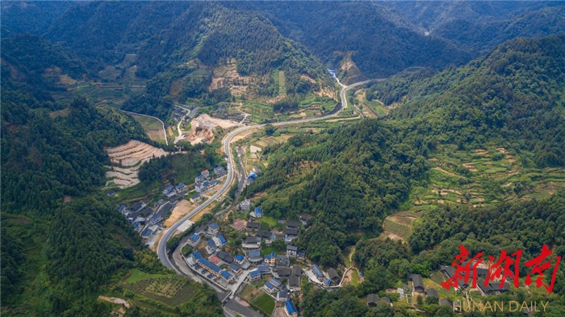 吉首市红坪村：打造“网红公路”带动乡村振兴