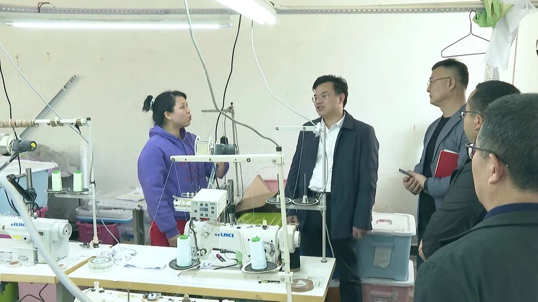 王洪灿到金紫仙镇开展“心连心、面对面”干部下访解难题为民服务办实事活动