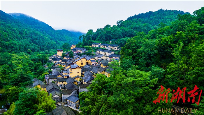 湖南日报版面头条丨最美湘西,抖擞精神再出发——湘西州以特色文旅产业巩固精准扶贫成果推进乡村振兴