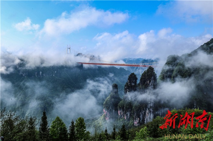 湖南日报版面头条丨最美湘西,抖擞精神再出发——湘西州以特色文旅产业巩固精准扶贫成果推进乡村振兴