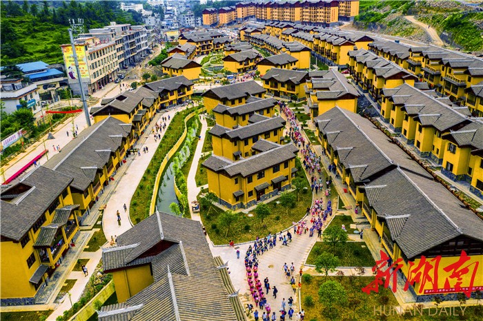 湖南日报版面头条丨最美湘西,抖擞精神再出发——湘西州以特色文旅产业巩固精准扶贫成果推进乡村振兴