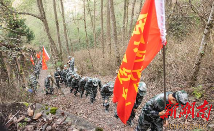 龙山县组织开展“传承红色基因、当好红军传人”新兵教育欢送活动