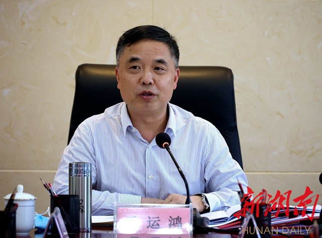 毛运鸿主持召开县委常委会会议