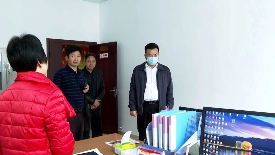 王洪灿到县行政中心调研办公用房管理使用情况