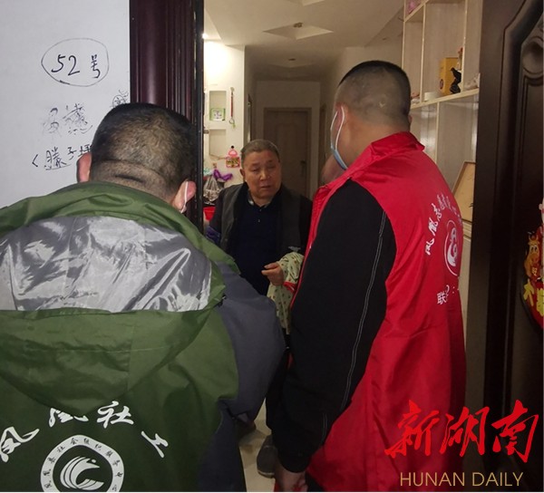 凤凰社工战“疫”志愿服务 筑牢防疫安全网